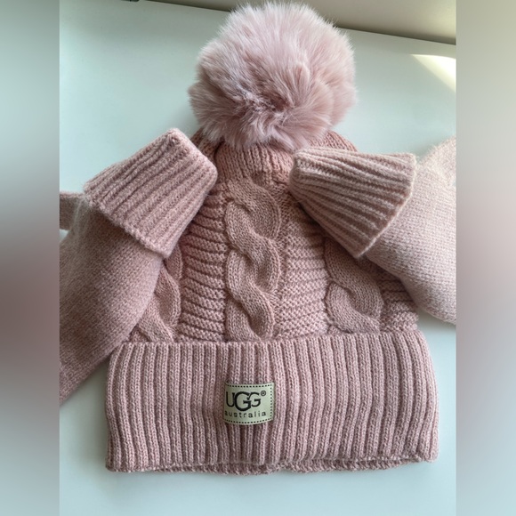UGG Blush Knit Winter Accessories Set - Picture 2 of 3